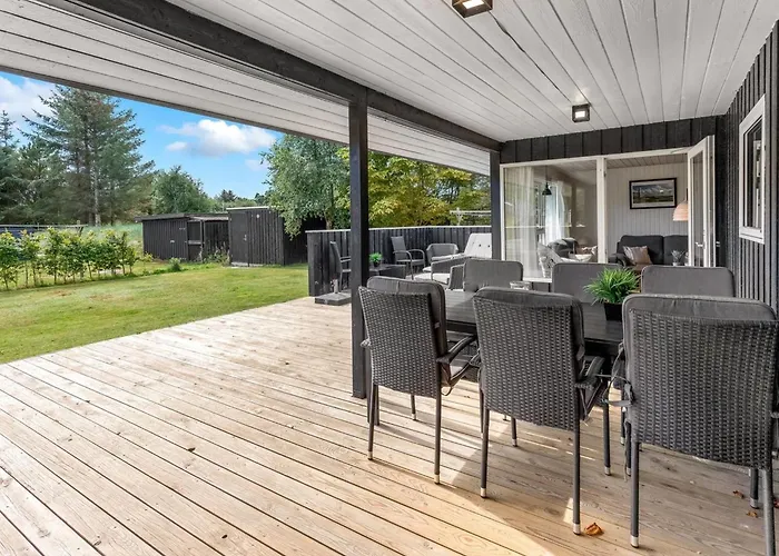 Aurel - 750m From The Sea By Interhome