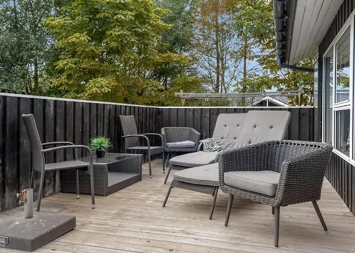 Aurel - 750m From The Sea By Interhome