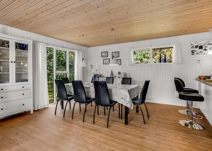 Aurel - 750m From The Sea By Interhome *